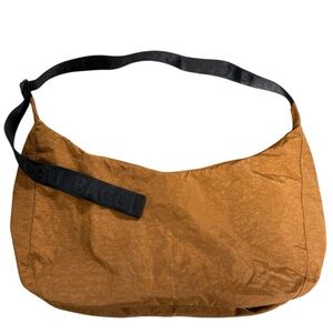 NWOT! BAGGU Large Nylon Crescent  Bag in Brown